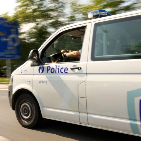 police camionnette qui roule