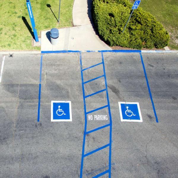 Places de parking pour personnes à mobilité réduite