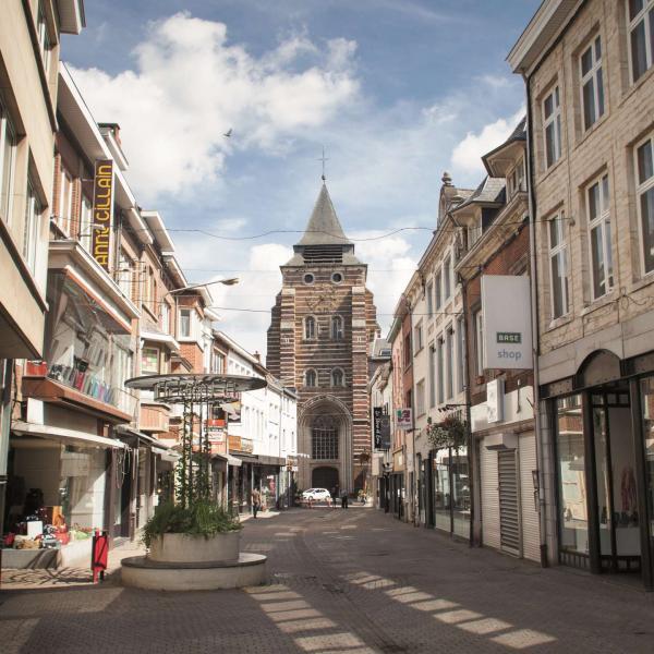 église saint jean baptiste vue rue du commerce