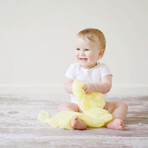 adorable bébé tissu jaune