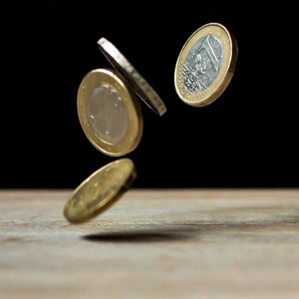 argent euro pièces tombent