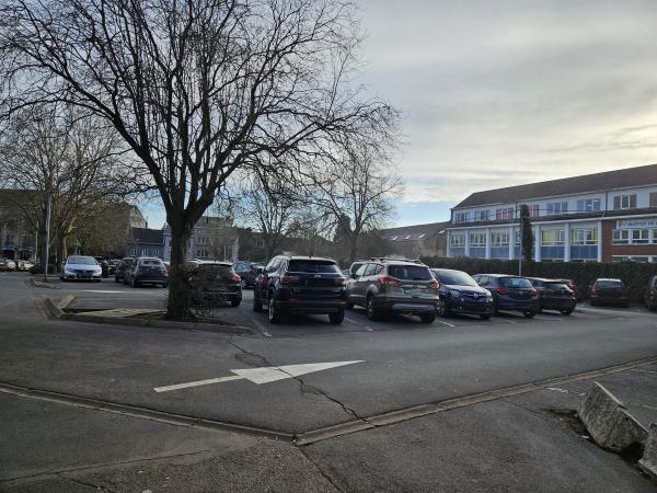 Parking Carabiniers 1