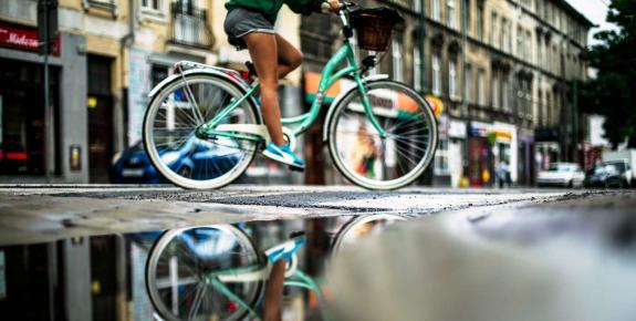 vélo flaque d'eau