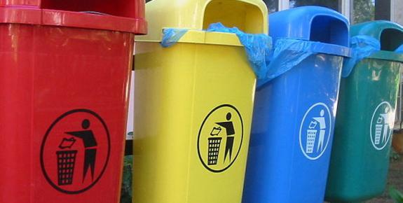 tri des déchets poubelles colorées