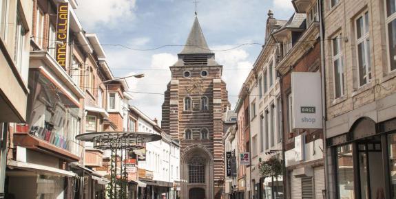 église saint jean baptiste vue rue du commerce