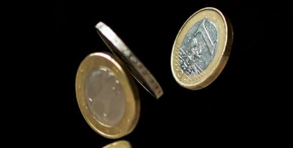 argent euro pièces tombent