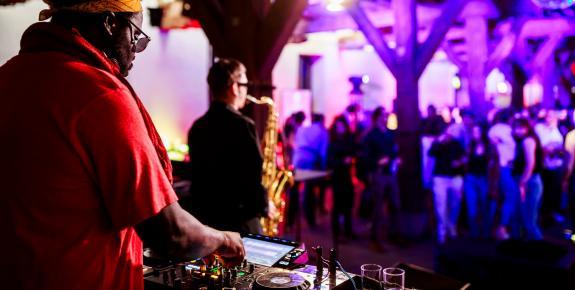 Dj 
